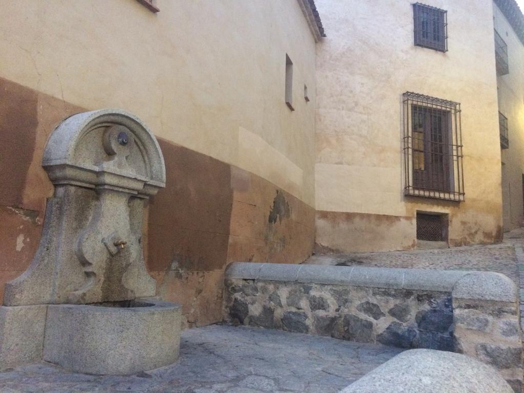 Apartamentos Coliseo Toledo Exterior photo
